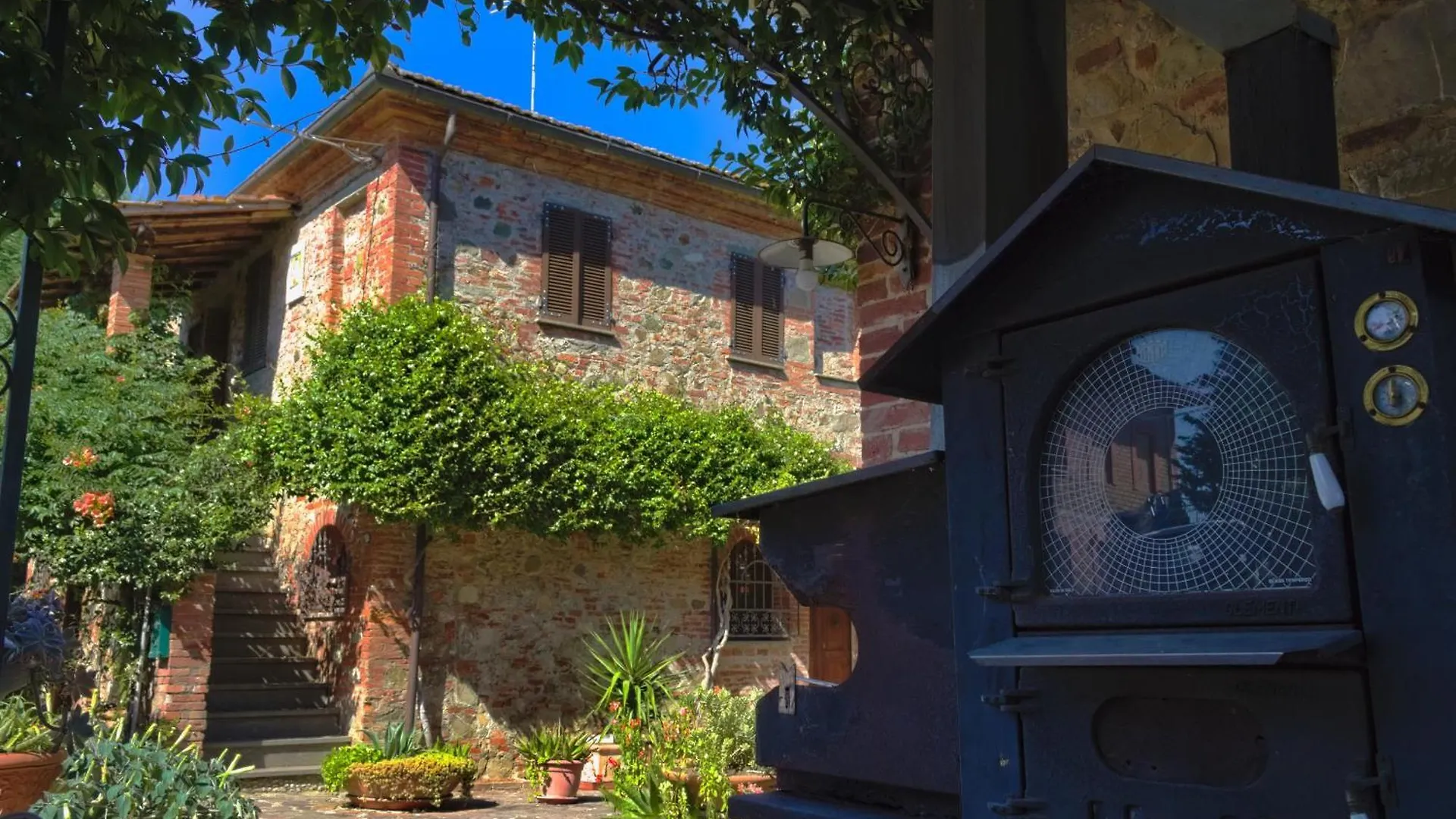 Farm stay Cetine Vecchie Villa Torrita di Siena Italy